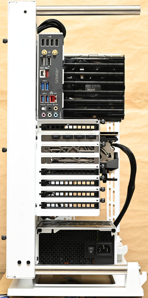 Thermaltake Core P3 TG Pro Snow Edition機殼開箱