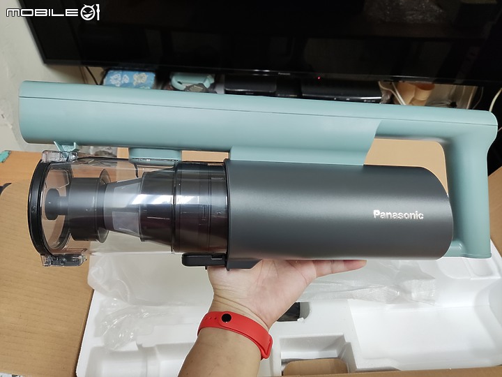 【 體驗分享 】Panasonic MC-A13G 羽量級無線吸塵器，極致輕巧天天打掃也不累！