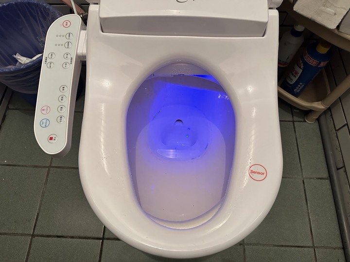 【開箱】優思~微電腦變頻瞬熱式免治馬桶座-簡單開箱