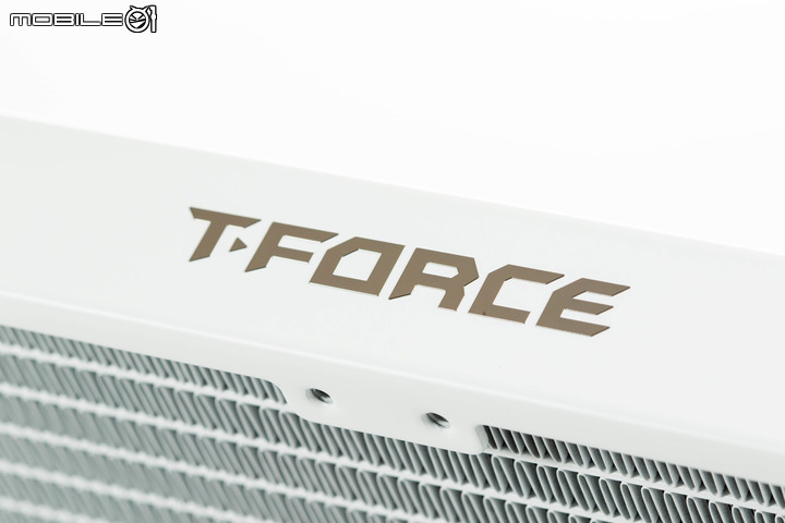 十銓 T-Force SIREN GD240E AIO 水冷散熱器開箱測試 以小型設計蘊含高效散熱性能