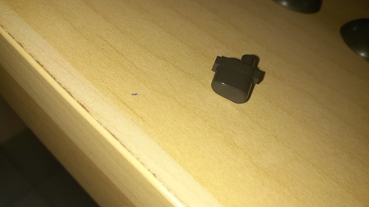 ps4手把裡面的小零件不知道是裝哪裡的