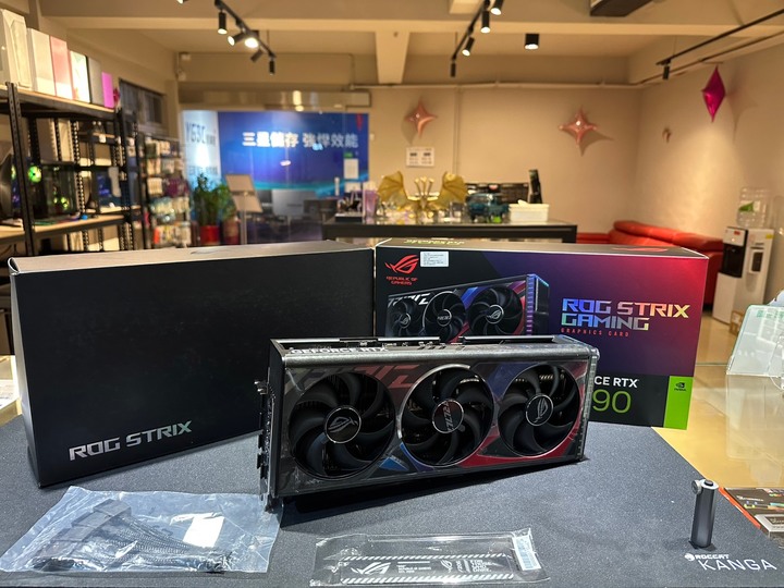 ASUS ROG Strix GeForce RTX™ 4090 OC 超頻版 16GB GDDR6X輕度開箱;卡皇中的卡皇