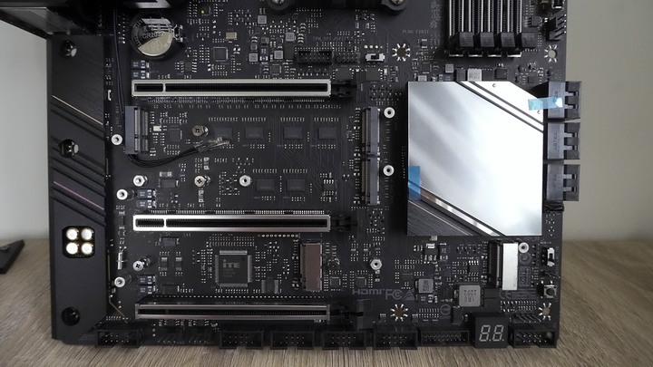 【開箱】武德充沛!BIOSTAR 映泰 X670E VALKYRIE 女武神旗艦開箱體驗