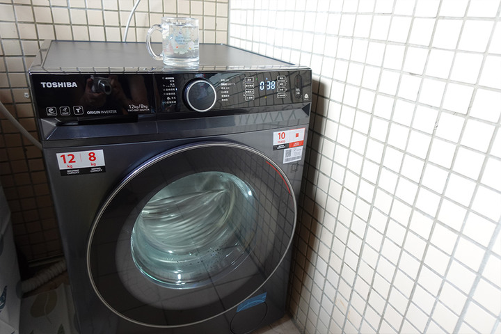 開箱|TOSHIBA東芝12KG洗脫烘變頻滾筒洗衣機TWD-BM130GF4TA聯網.超微奈米泡泡