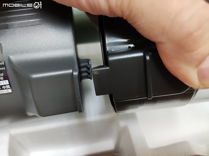 【 體驗分享 】Panasonic MC-A13G 羽量級無線吸塵器，極致輕巧天天打掃也不累！