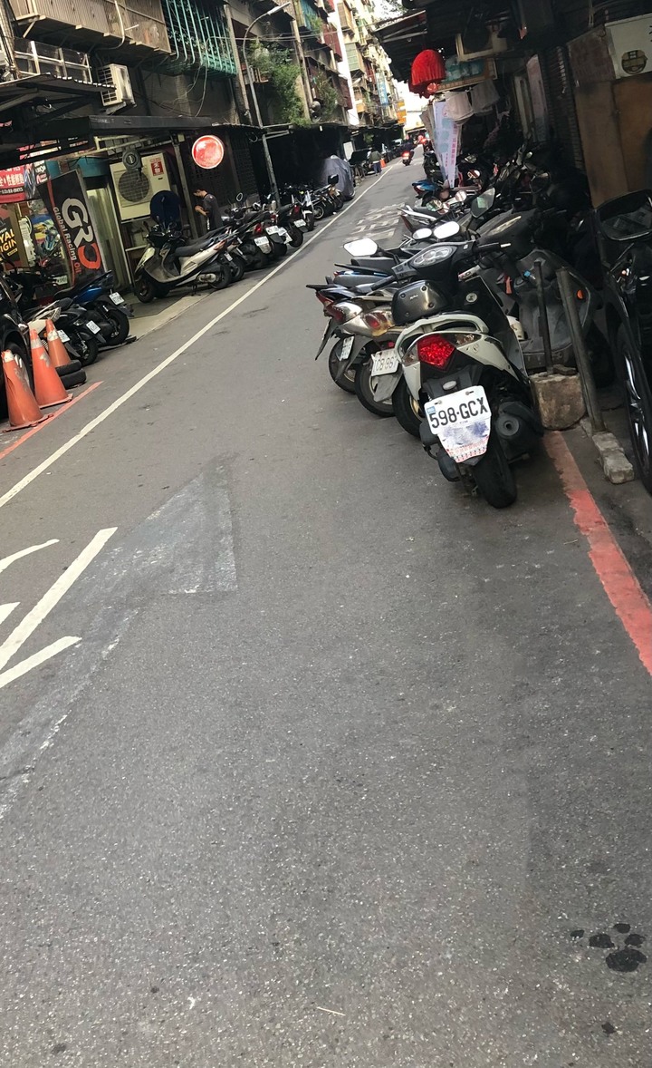 台灣一起來禁買機車！還國人乾淨路邊、土地！