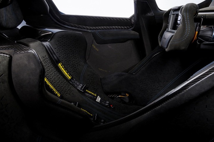 Nissan GT-R的動力、前F1車手調校 700匹捷克超跑Praga Bohema登場!