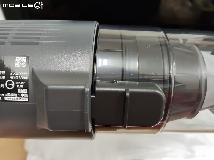 【 體驗分享 】Panasonic MC-A13G 羽量級無線吸塵器，極致輕巧天天打掃也不累！