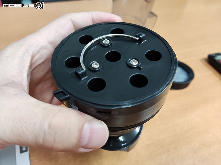 【 體驗分享 】Panasonic MC-A13G 羽量級無線吸塵器，極致輕巧天天打掃也不累！