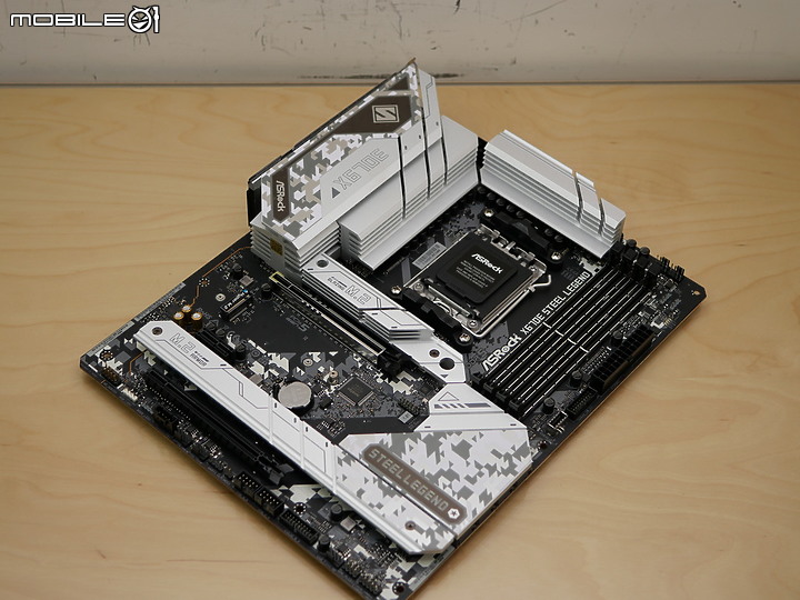 點我看大圖 銀白風格 X670E Steel Legend WiFi 開箱