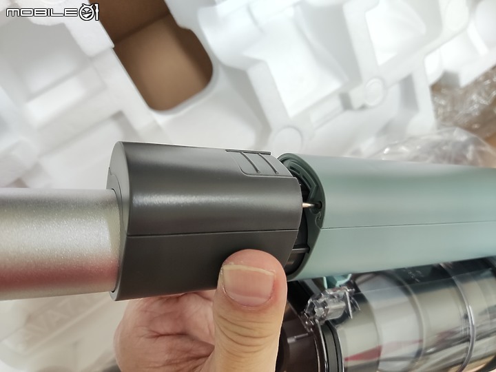 【 體驗分享 】Panasonic MC-A13G 羽量級無線吸塵器，極致輕巧天天打掃也不累！