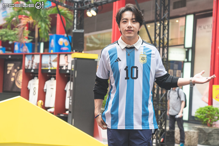 【新訊】adidas舉辦世足限定快閃基地!2.2公尺世界盃巨球空降信義商圈