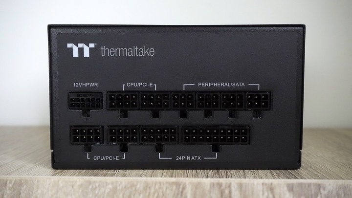 【開箱】武德充沛!BIOSTAR 映泰 X670E VALKYRIE 女武神旗艦開箱體驗