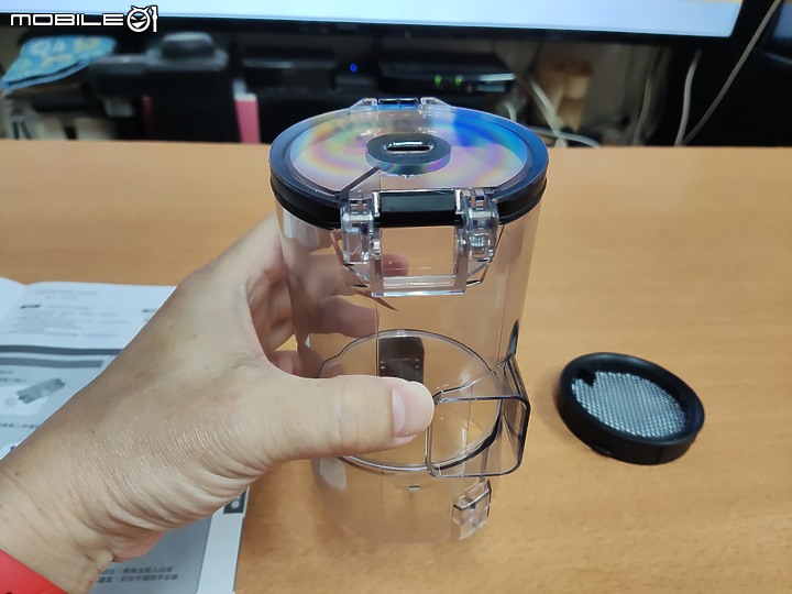 【 體驗分享 】Panasonic MC-A13G 羽量級無線吸塵器，極致輕巧天天打掃也不累！