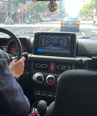 點我看大圖 有人知道這一台Jimny車機可否擴充apple carpaly?(已解決)