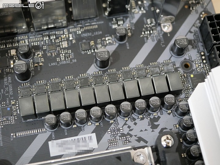 點我看大圖 銀白風格 X670E Steel Legend WiFi 開箱