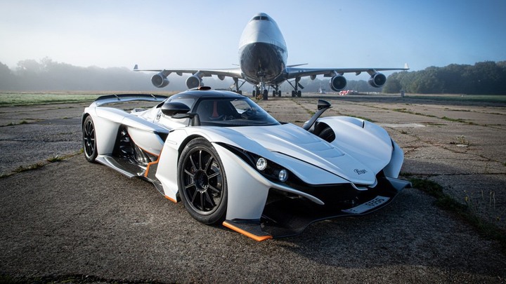 Nissan GT-R的動力、前F1車手調校 700匹捷克超跑Praga Bohema登場!