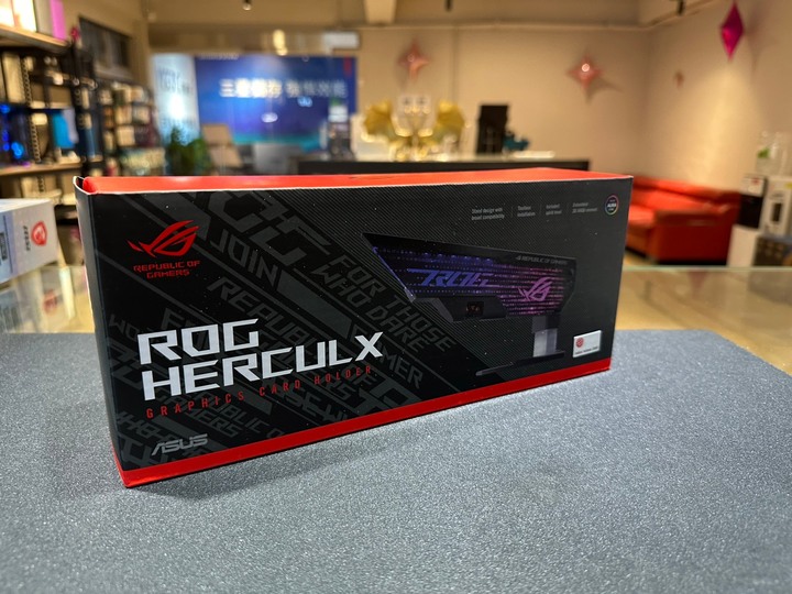 【RTX 4090 + 13900K】組一台需要我吃泡麵的主機