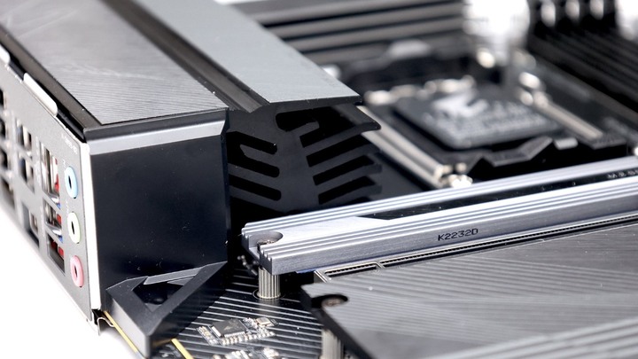 萬元內的 X670 AORUS，GIGABYTE X670 AORUS ELITE AX