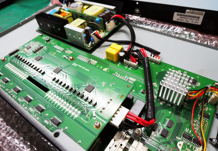 DGS-1250系列為新一代智慧型具備10G埠Gigabit網路交換器，擁有完善的安全性與管理功能，提供企業高速、安全與節省成本的網路方案