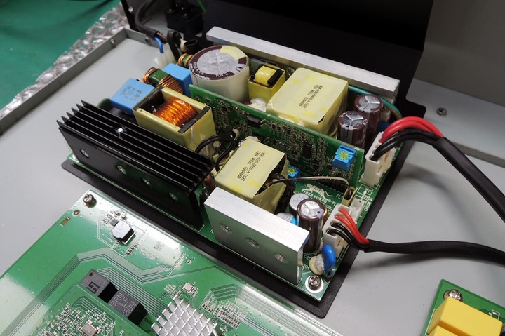 DGS-1250系列為新一代智慧型具備10G埠Gigabit網路交換器，擁有完善的安全性與管理功能，提供企業高速、安全與節省成本的網路方案