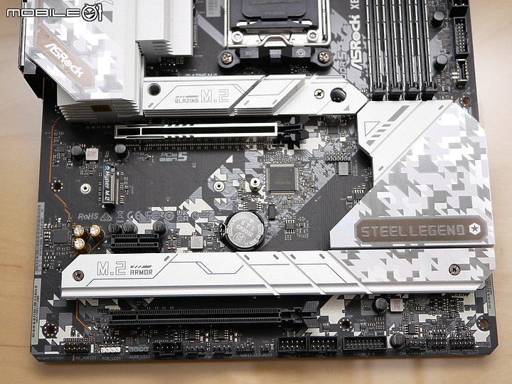點我看大圖 銀白風格 X670E Steel Legend WiFi 開箱