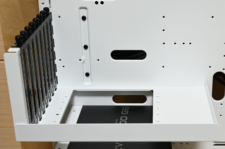 Thermaltake Core P3 TG Pro Snow Edition機殼開箱
