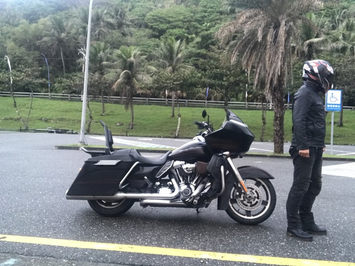 哈雷鯊魚頭一夜環島 千里返鄉投票