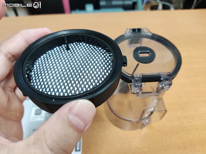 【 體驗分享 】Panasonic MC-A13G 羽量級無線吸塵器，極致輕巧天天打掃也不累！