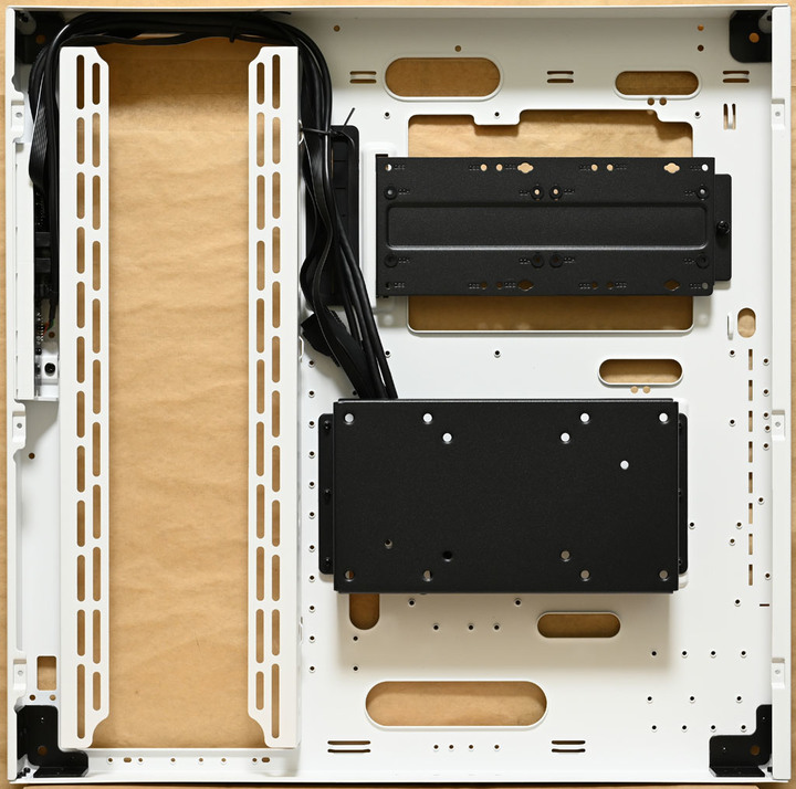 Thermaltake Core P3 TG Pro Snow Edition機殼開箱