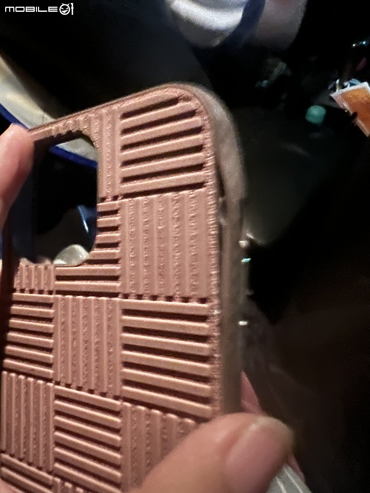 moshi手機殼Altra 造成iphone13pro 災情