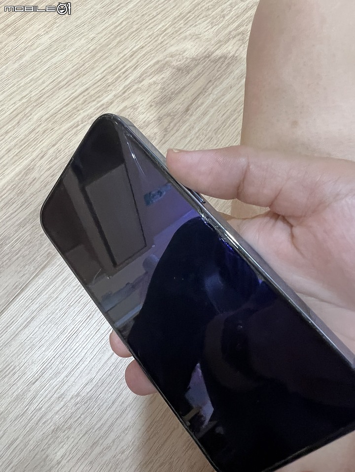 moshi手機殼Altra 造成iphone13pro 災情