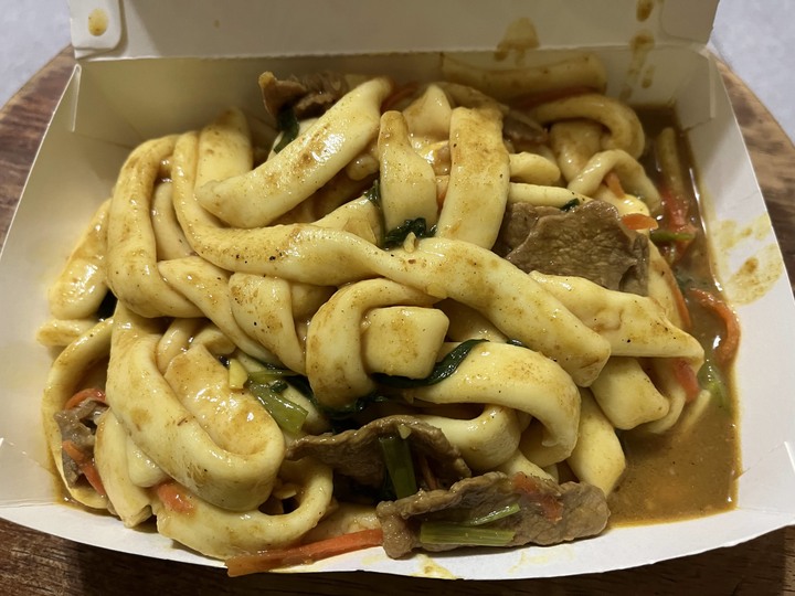 [食記] 鴻銘快炒，台灣新北樹林，香氣十足又軟Q的咖哩牛肉炒粄條！