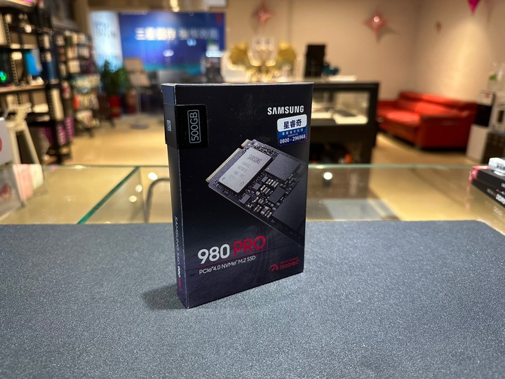 【RTX 4090 + 13900K】組一台需要我吃泡麵的主機