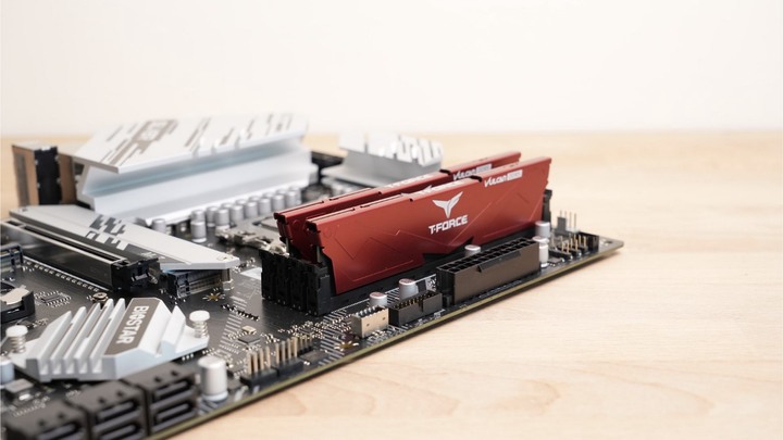 這款產品就是出給不需要 RGB 記憶體的一般使用者！十銓 T-FORCE Vulcan DDR5–5200 16G x2