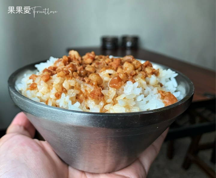 點我看大圖 台中美食-校園周邊美食,鍋料多很豐富,附的肉燥飯更是一絕