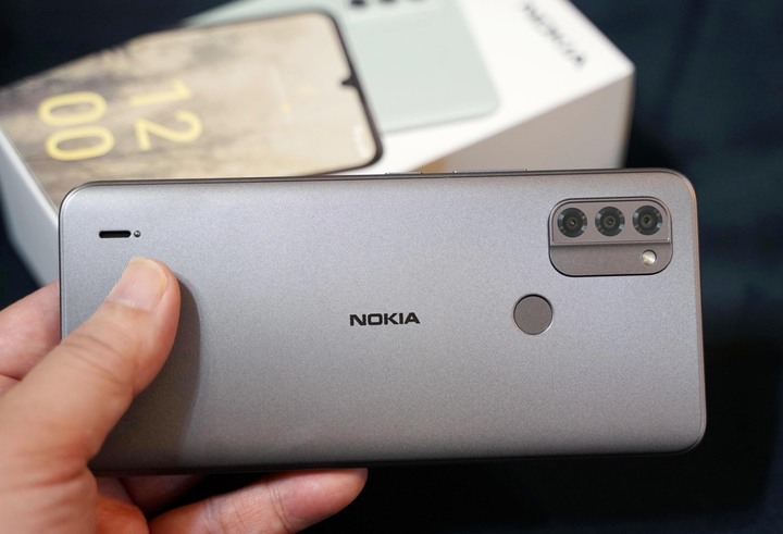 大螢幕看劇還不錯 Nokia C31簡單分享