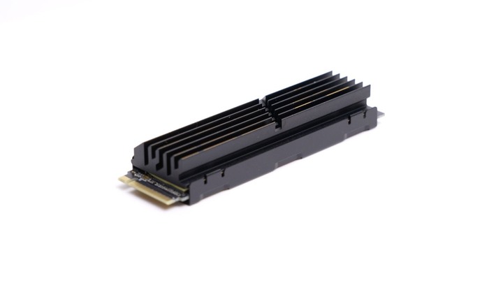 點我看大圖 散熱片買一送一?筆電桌機都適合的頂級 SSD!T-FORCE CARDEA A440 2T
