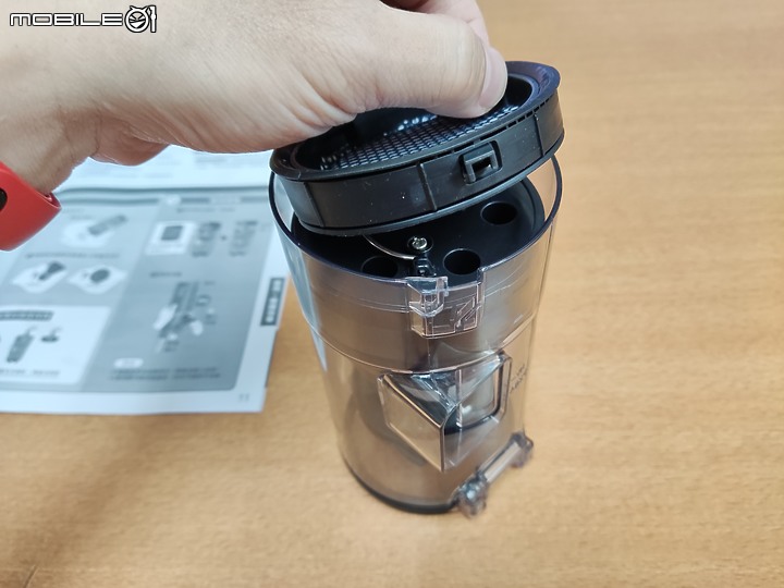 【 體驗分享 】Panasonic MC-A13G 羽量級無線吸塵器，極致輕巧天天打掃也不累！