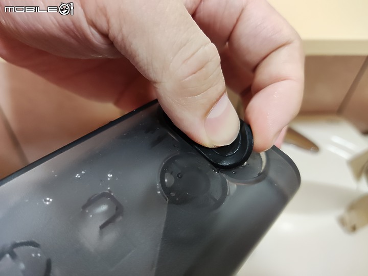 點我看大圖 【 體驗分享 】Panasonic MC-A13G 羽量級無線吸塵器,極致輕巧天天打掃也不累!
