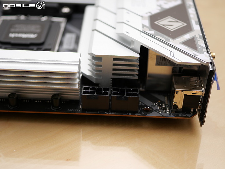 點我看大圖 銀白風格 X670E Steel Legend WiFi 開箱