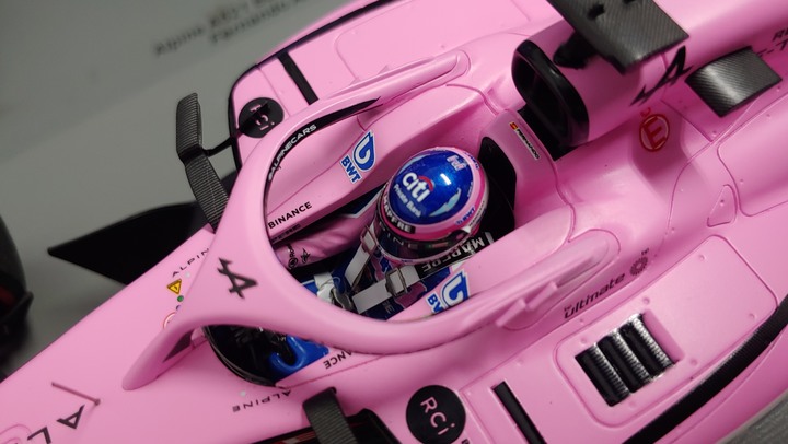 [開箱] F1 2022 1/18 SPARK FERNANDO ALONSO ALPINE A522