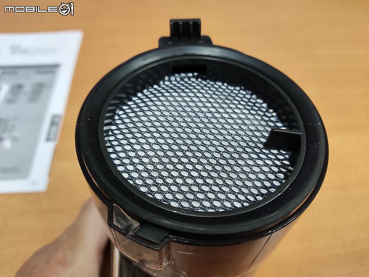 【 體驗分享 】Panasonic MC-A13G 羽量級無線吸塵器，極致輕巧天天打掃也不累！