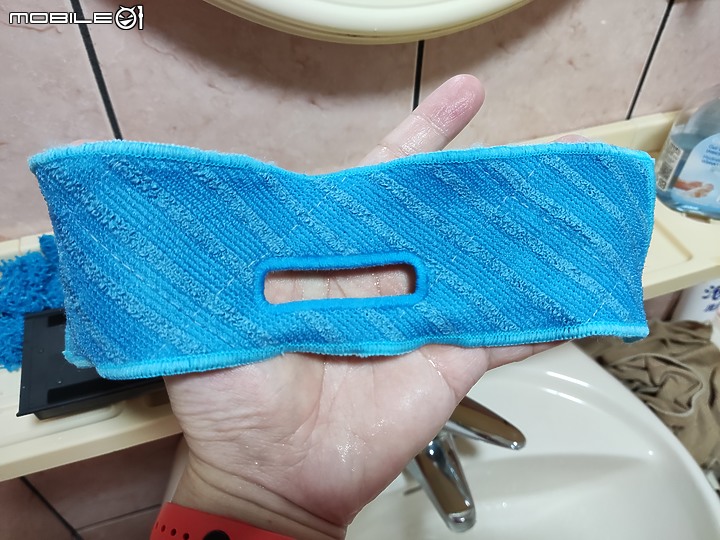 點我看大圖 【 體驗分享 】Panasonic MC-A13G 羽量級無線吸塵器,極致輕巧天天打掃也不累!
