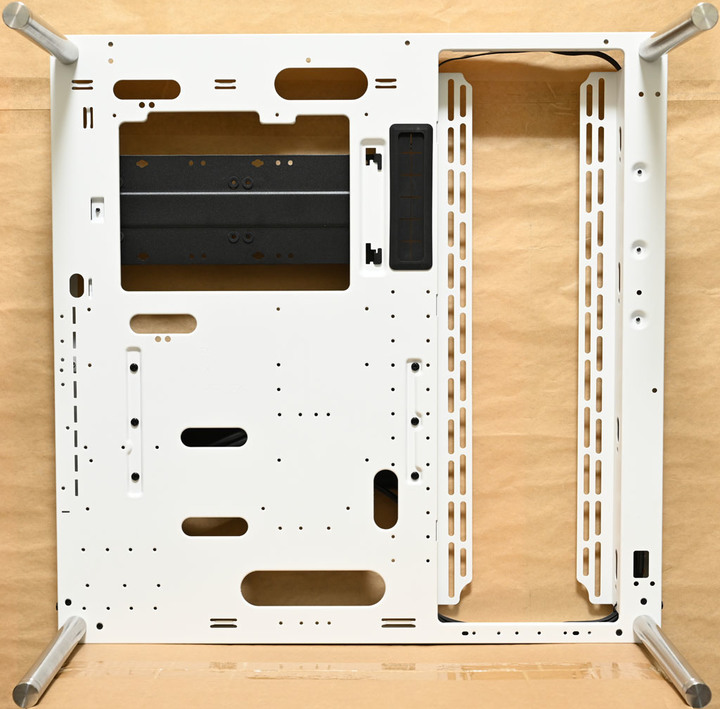 Thermaltake Core P3 TG Pro Snow Edition機殼開箱