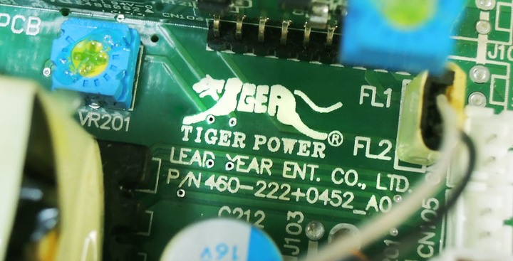 DGS-1250系列為新一代智慧型具備10G埠Gigabit網路交換器，擁有完善的安全性與管理功能，提供企業高速、安全與節省成本的網路方案