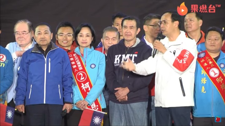 為什麼美國的選舉，候選人後面都會有民眾?