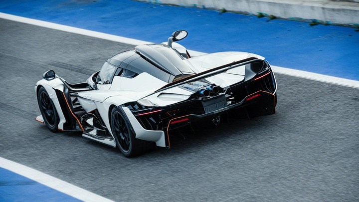 Nissan GT-R的動力、前F1車手調校 700匹捷克超跑Praga Bohema登場!