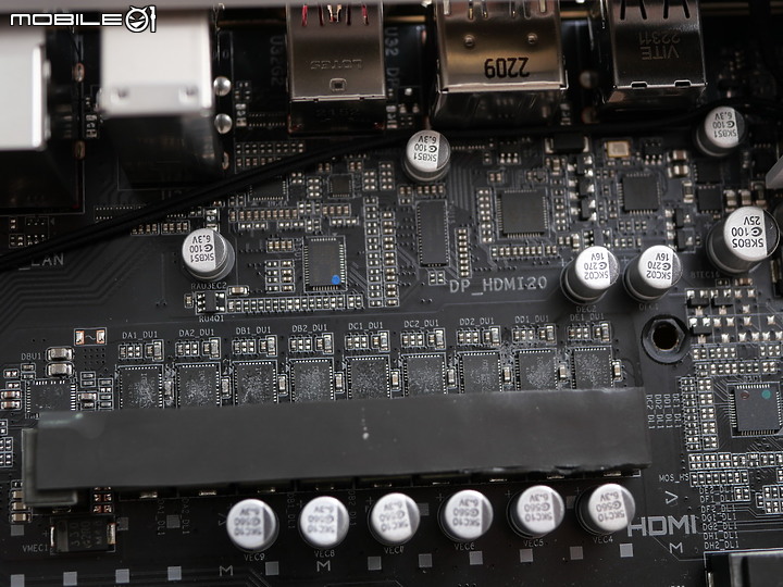 點我看大圖 入門創作系無光害 GIGABYTE B650 AERO G / AMD R7 7700X 開箱