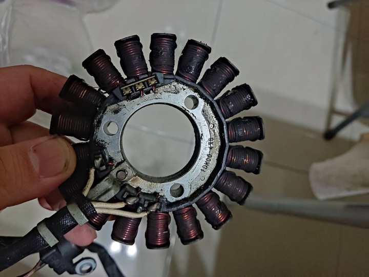 14年 SMAX 電瓶無法回充...電瓶、整流器、發電線圈(電盤內仁) (221107維修後更新情況)